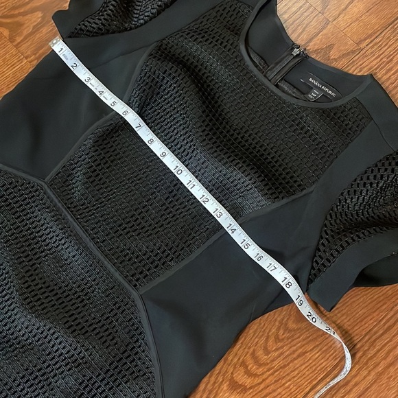 BANANA REPUBLIC dress black DOLPHIN HEM mesh / fishnet overlay size 14P - Picture 14 of 17